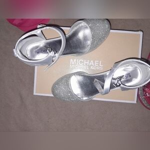 Girls shoes